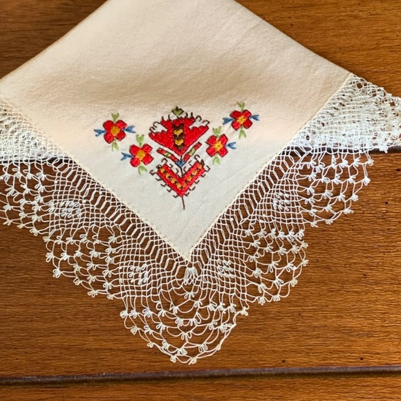 Handkerchief Set of 2, Red Embroidery on Beige Silk, Antique Rare Unique - Picture 4 of 11